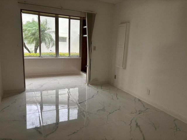 204 Salisbury I 204, West Palm Beach, FL 33417