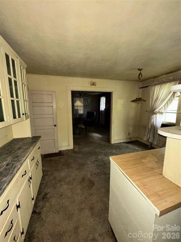 1611 W Fifth Avenue, Gastonia, NC 28052