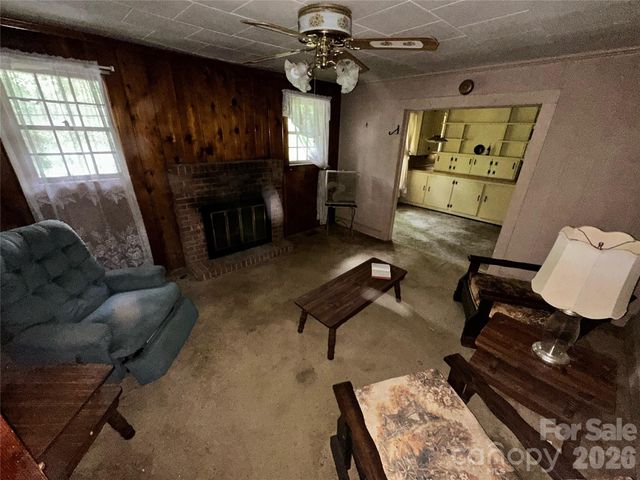 1611 W Fifth Avenue, Gastonia, NC 28052