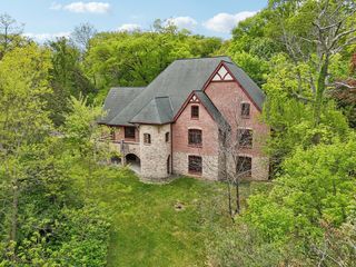 557 Signal Hill Road, North Barrington, IL 60010