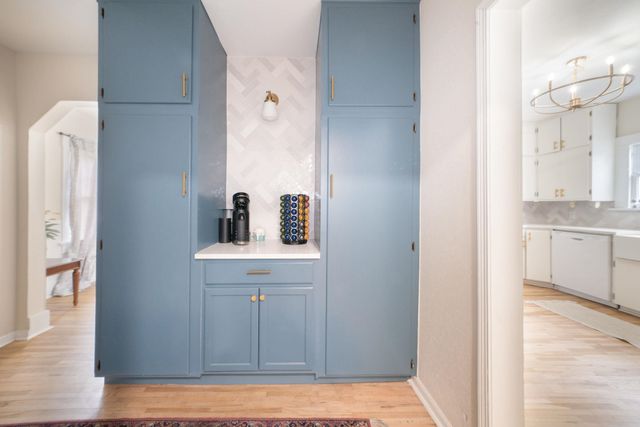 541 N Bluff Ave, Wichita, KS 67208