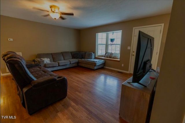 21426 Darlington Drive, Bristol, VA 24202