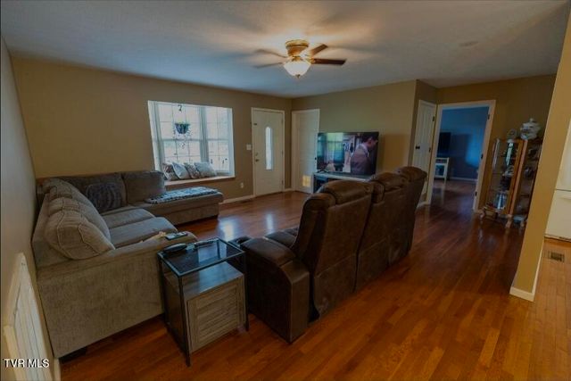21426 Darlington Drive, Bristol, VA 24202