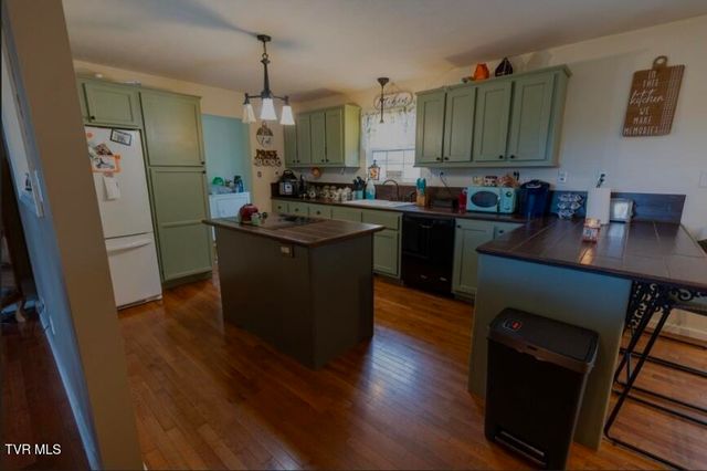 21426 Darlington Drive, Bristol, VA 24202