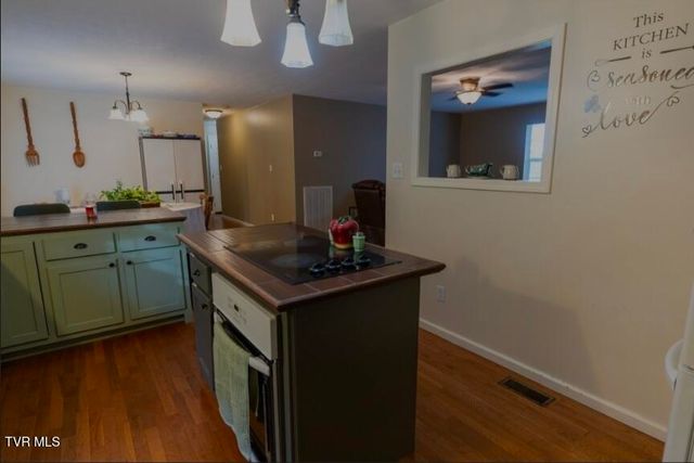 21426 Darlington Drive, Bristol, VA 24202
