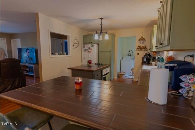 21426 Darlington Drive, Bristol, VA 24202