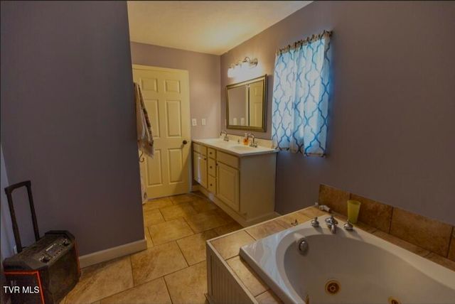 21426 Darlington Drive, Bristol, VA 24202