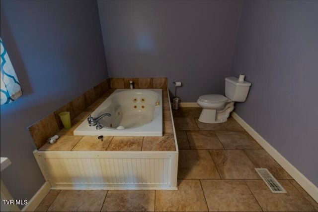 21426 Darlington Drive, Bristol, VA 24202