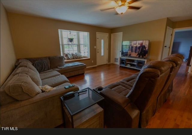 21426 Darlington Drive, Bristol, VA 24202