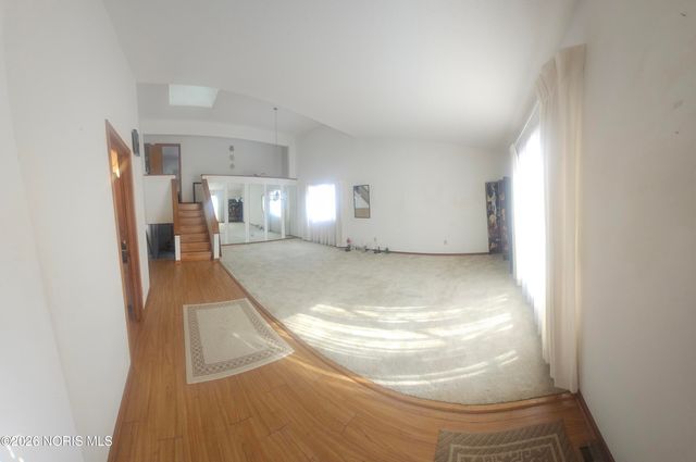 10 Picardie Court, Bowling Green, OH 43402