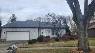 10 Picardie Court, Bowling Green, OH 43402