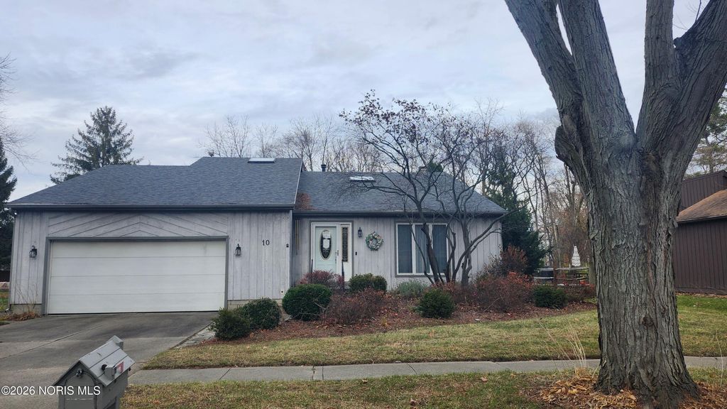 10 Picardie Court, Bowling Green, OH 43402