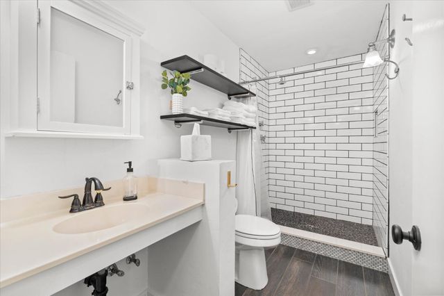 2355 Hooke Way, Sacramento, CA 95822