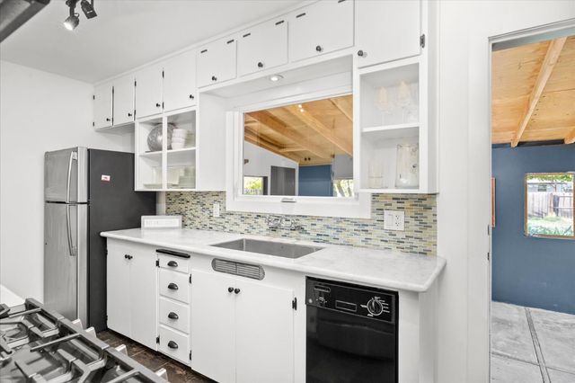 2355 Hooke Way, Sacramento, CA 95822