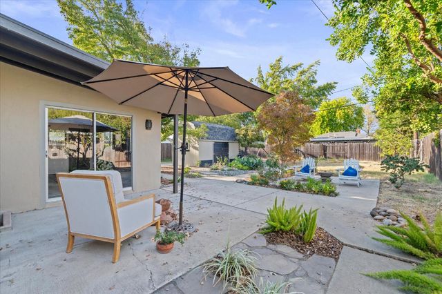 2355 Hooke Way, Sacramento, CA 95822