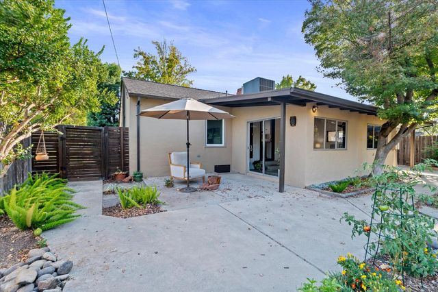 2355 Hooke Way, Sacramento, CA 95822