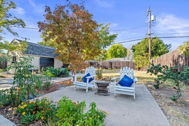 2355 Hooke Way, Sacramento, CA 95822