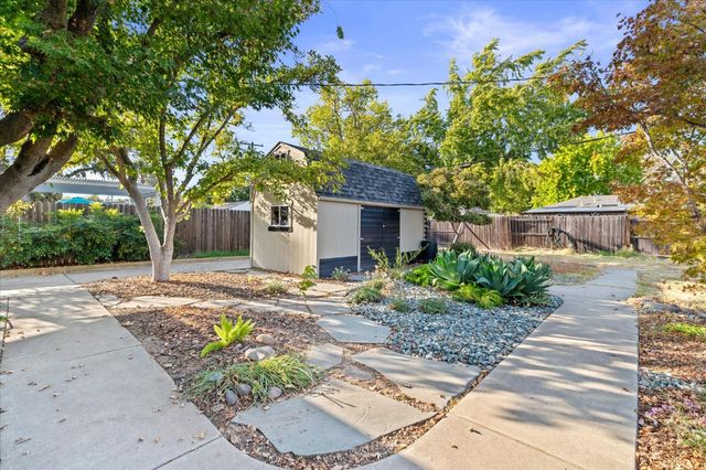 2355 Hooke Way, Sacramento, CA 95822