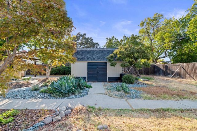 2355 Hooke Way, Sacramento, CA 95822
