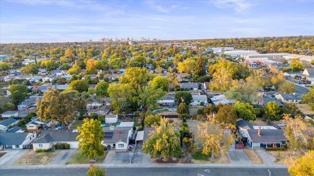 2355 Hooke Way, Sacramento, CA 95822