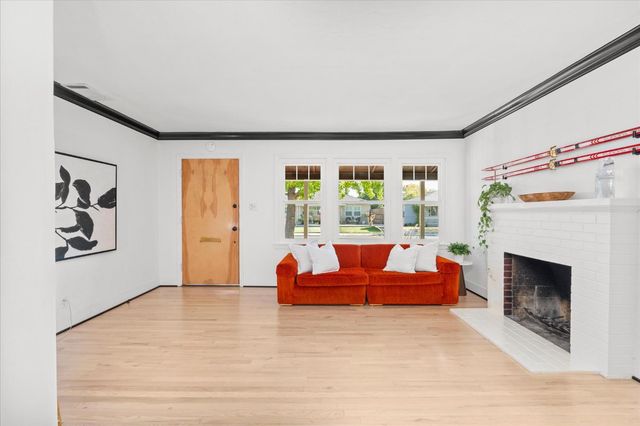 2355 Hooke Way, Sacramento, CA 95822