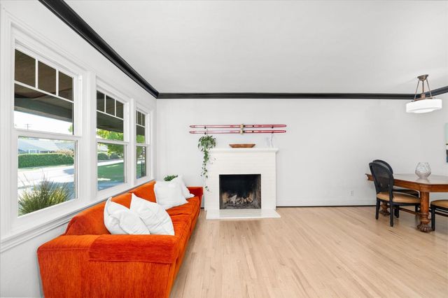 2355 Hooke Way, Sacramento, CA 95822