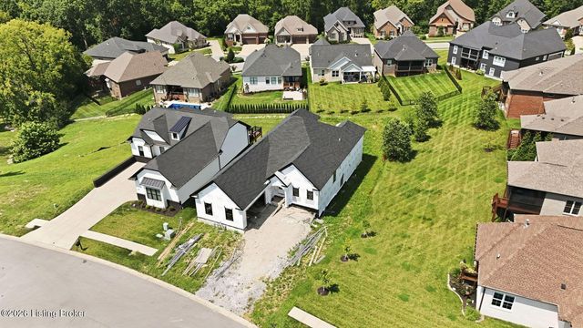 205 Locust Park Pl, Louisville, KY 40245
