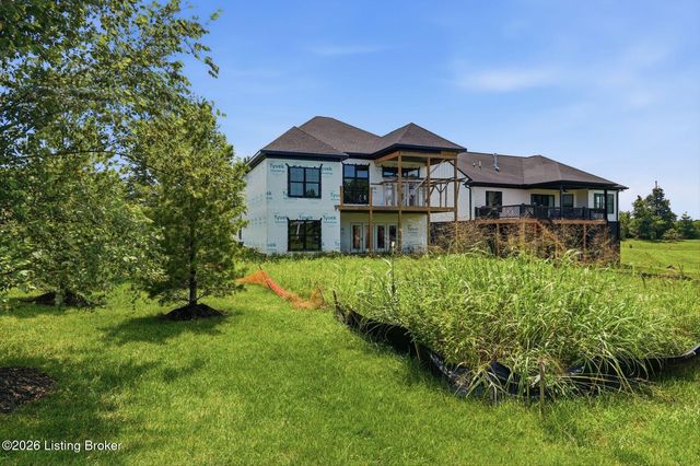 205 Locust Park Pl, Louisville, KY 40245