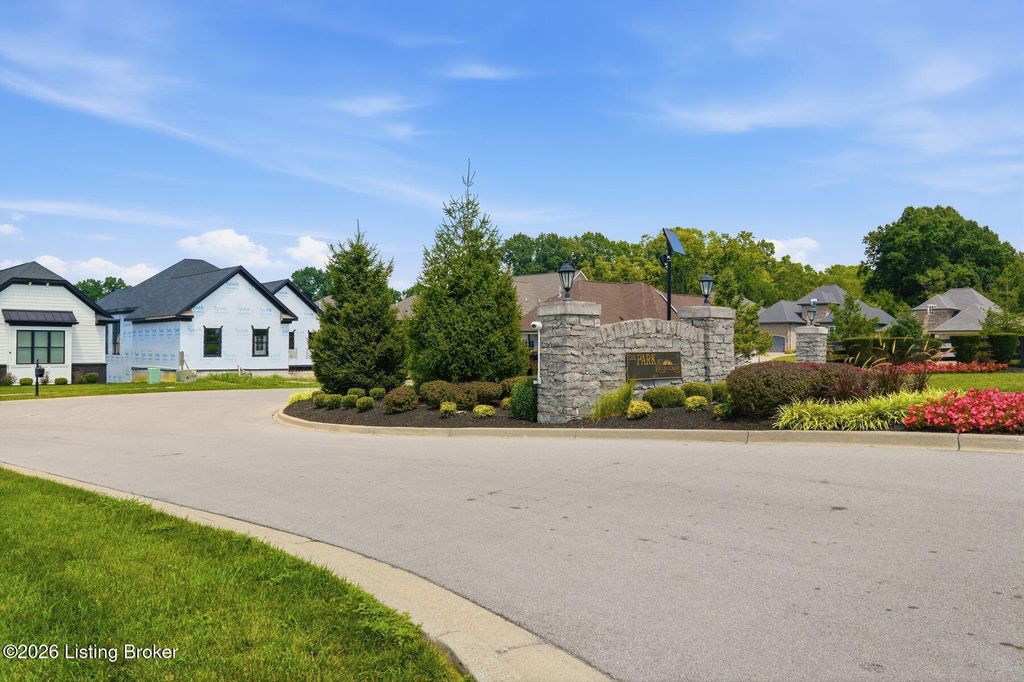 205 Locust Park Pl, Louisville, KY 40245