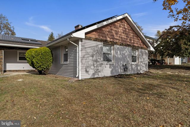 5 BURGESS LN, Willingboro, NJ 08046