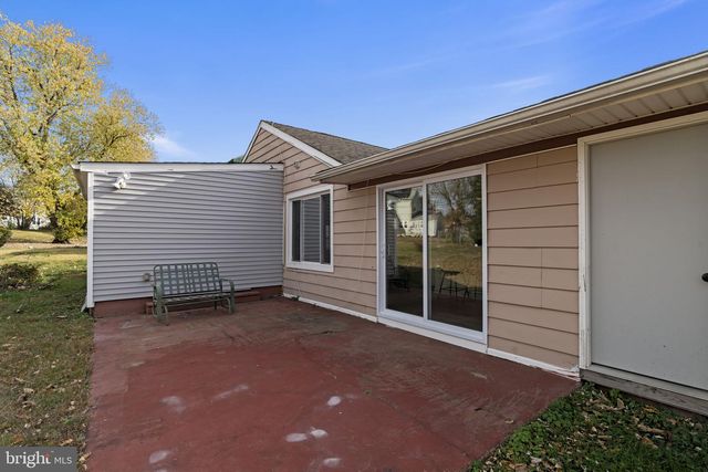 5 BURGESS LN, Willingboro, NJ 08046