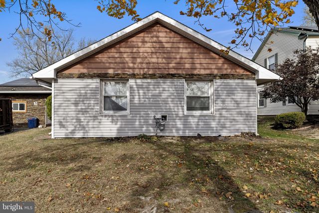 5 BURGESS LN, Willingboro, NJ 08046