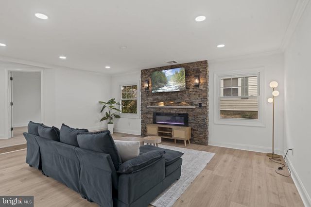 5 BURGESS LN, Willingboro, NJ 08046