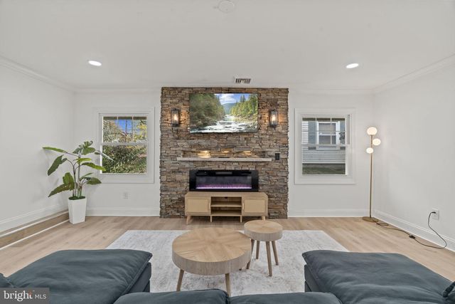 5 BURGESS LN, Willingboro, NJ 08046