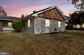 5 BURGESS LN, Willingboro, NJ 08046