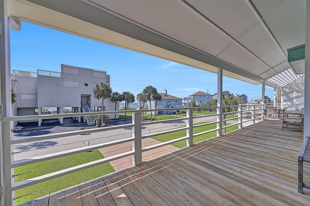 18418 E De Vaca Lane, Galveston, TX 77554
