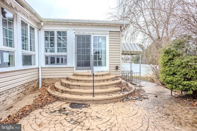 2 HANCOCK CT, New Freedom, PA 17349