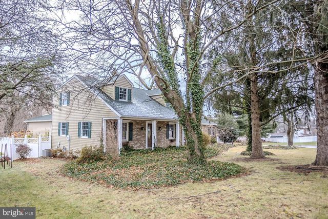 2 HANCOCK CT, New Freedom, PA 17349