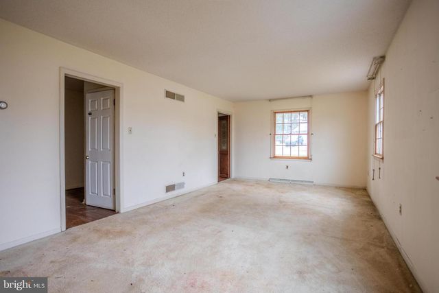 2 HANCOCK CT, New Freedom, PA 17349