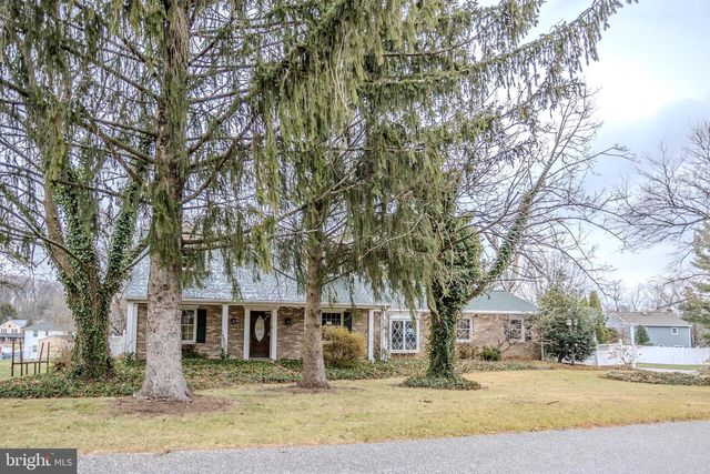 2 HANCOCK CT, New Freedom, PA 17349