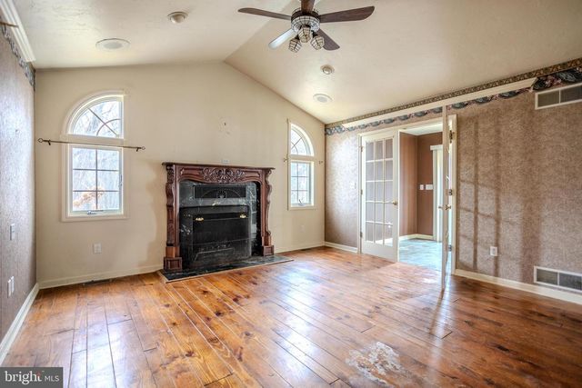 2 HANCOCK CT, New Freedom, PA 17349