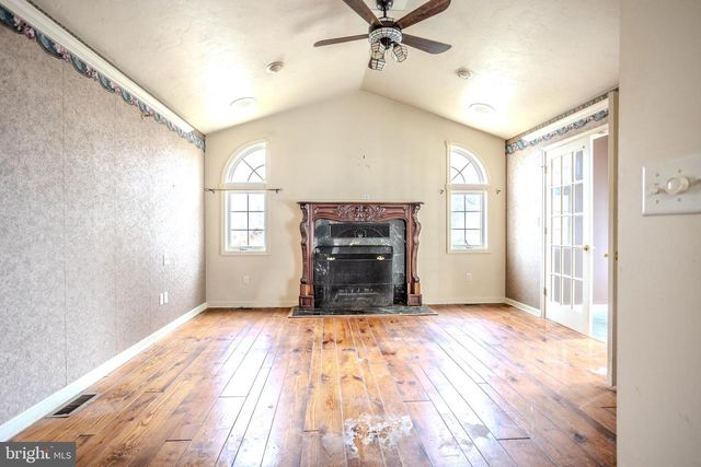 2 HANCOCK CT, New Freedom, PA 17349