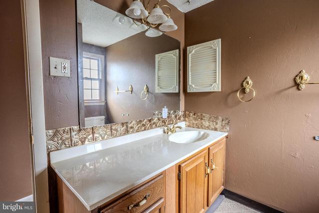 2 HANCOCK CT, New Freedom, PA 17349