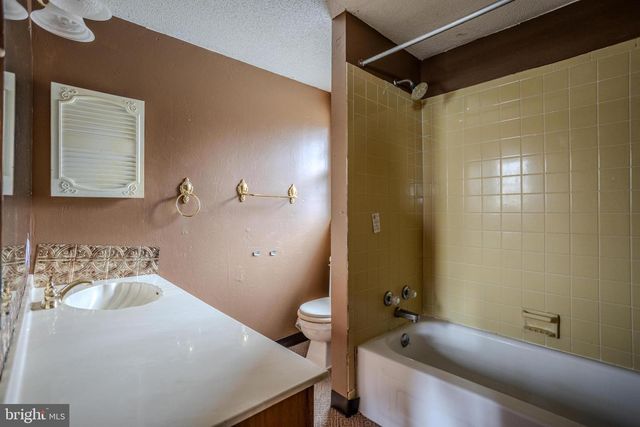 2 HANCOCK CT, New Freedom, PA 17349