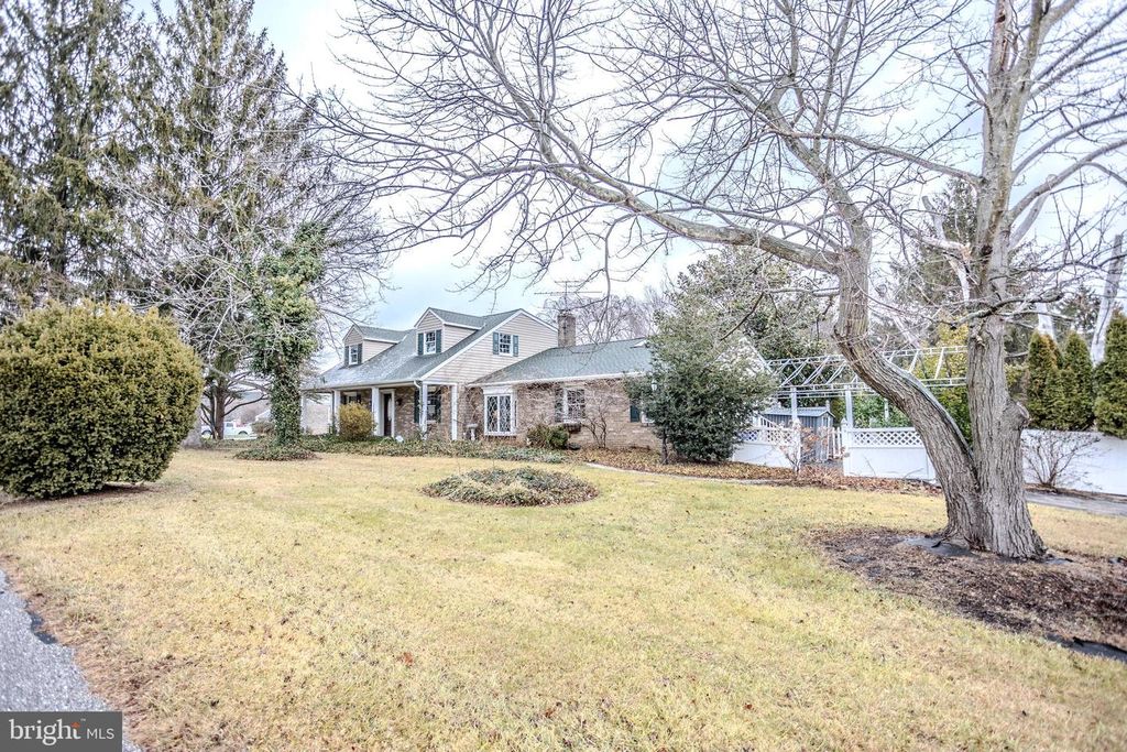 2 HANCOCK CT, New Freedom, PA 17349