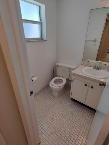 606 SW Natura Boulevard 107, Deerfield Beach, FL 33441