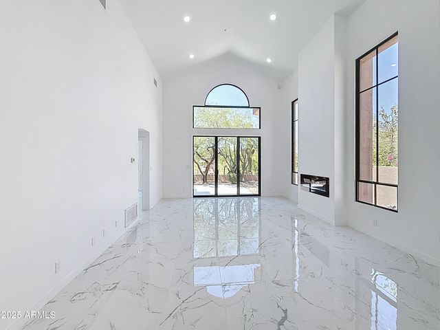 25150 N WINDY WALK Drive 14, Scottsdale, AZ 85255