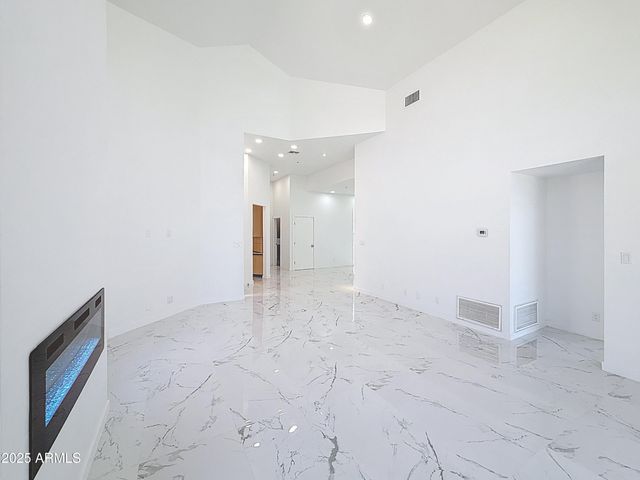 25150 N WINDY WALK Drive 14, Scottsdale, AZ 85255