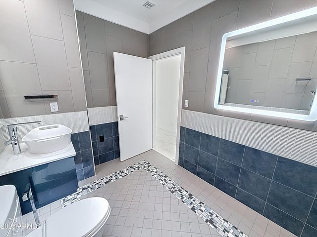 25150 N WINDY WALK Drive 14, Scottsdale, AZ 85255