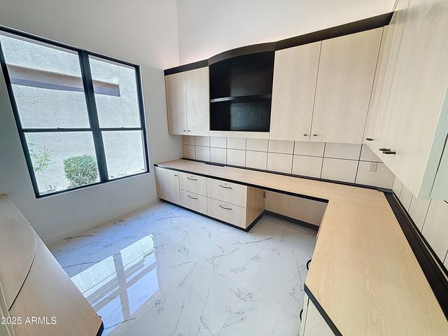 25150 N WINDY WALK Drive 14, Scottsdale, AZ 85255